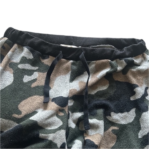Pink Rose Camo Print Sweatpants - Picture 6 of 7